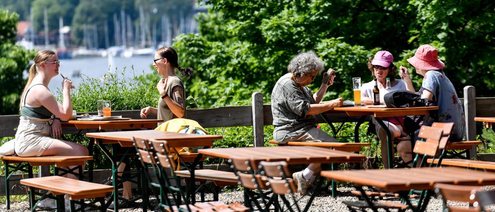 Der Berliner Biergarten Loretta am Wannsee öffnet Ende Juni wieder seine Pforten. Ein neuer Besitzer macht es möglich.