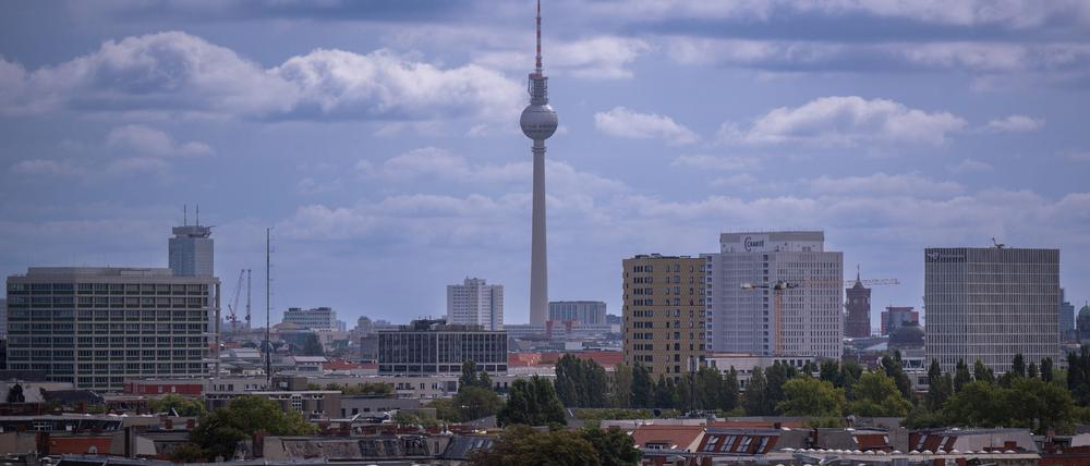 Bei der Wohnungssuche in Berlin sind oft nicht nur die Mieten ein Problem.