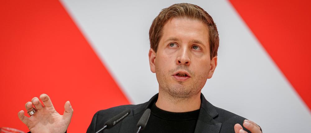 10.06.2024, Berlin: Kevin Kühnert, SPD-Generalsekretär, gibt nach der Sitzung des SPD-Präsidiums nach der Europawahl eine Pressekonferenz.