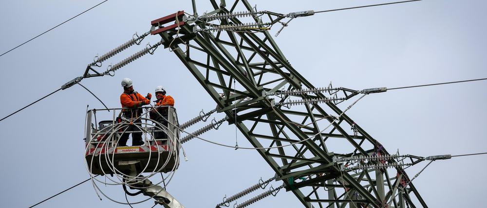 Mehrere Leitungen, Konverter zur Umwandlung von Wechsel- in Gleichstrom und andere Ausbauvorhaben sollen demnach vorzeitig in das Bundesbedarfsplan-Gesetz aufgenommen werden. 