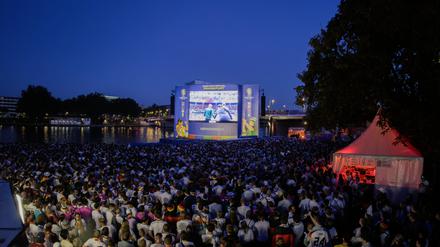 Fans in Frankfurt müssen das Achtefinalspiel woanders schauen, die Fanzone bleibt hier geschlossen.