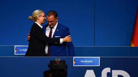 Alice Weidel (links) und Tino Chrupalla wurden als AfD-Bundessprecher wiedergewählt.