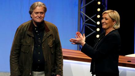 Marine Le Pen und Steve Bannon 2018 in Lille auf dem Parteitag von Le Pens Partei, die damals noch Front National hieß. 