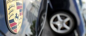 Die Luxusmarke Porsche ist auch in Russland beliebt. Doch Hunderte der Fahrzeuge stehen plötzlich still.