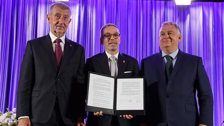 Die neue Fraktion „Patriots for Europe“ wurde von Andrej Babis, Herbert Kickl und Viktor Orbán (von links) gegründet.