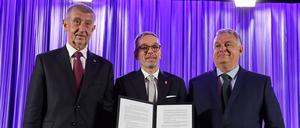 Die neue Fraktion „Patriots for Europe“ wurde von Andrej Babis, Herbert Kickl und Viktor Orbán (von links) gegründet.
