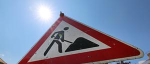 Bauarbeiten, Schild, Baustellenschild, Symbolbild Verkehrsbeeinträchtigungen.