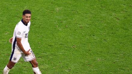 Jude Bellingham setzte zu einer obszönen Geste nach seinem Ausgleichstreffer an.