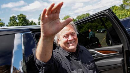 Steve Bannon auf dem Weg ins Gefängnis.