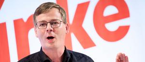 Brandenburgs Linke-Chef Sebastian Walter meint, das BSW habe das Wahlprogramm zum Großteil kopiert.