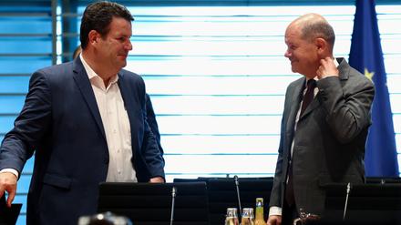 Olaf Scholz und sein Arbeitsminister Hubertus Heil im Bundeskabinett.