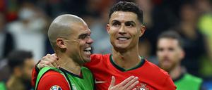 80 Jahre Erfahrung, Pepe (l.) und Ronaldo. 