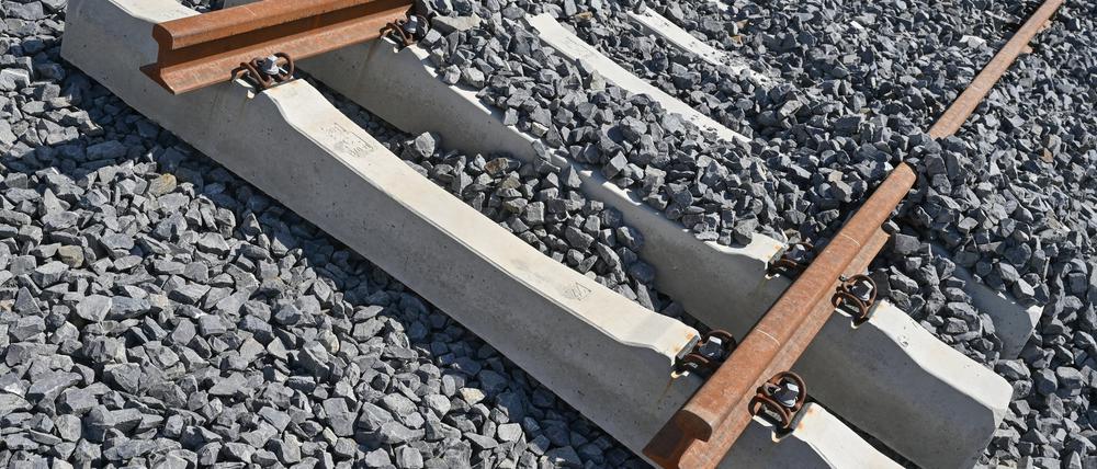 Eine Baustelle für ein neues Gleis in Cottbus.
