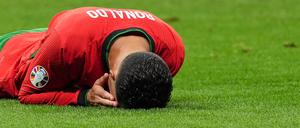 Tränen auf dem Rasen: Cristiano Ronaldo am Boden. 
