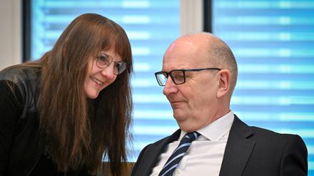 Haben die Weichen für einen neuen Nachtragshaushalt mitgestellt: Finanzministerin Katrin Lange und Ministerpräsident Dietmar Woidke. (Archivbild)