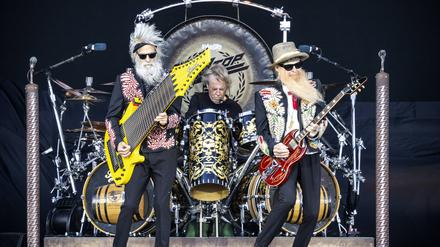 Der wilde Watz links ist der Neue: ZZ Top mit Tourbassist Elwood Francis als Ersatz für den verstorbenen Dusty Hill.