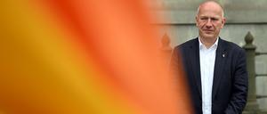 Berlins Regierender Bürgermeister Kai Wegner (CDU) steht vor dem Roten Rathaus. (Archivbild)