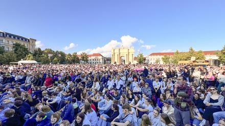 Zuschauer beim Public Viewing am Luisenplatz am 19. Juni 2024.