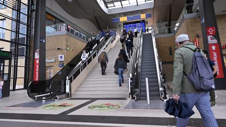 Neue Rolltreppen im Hauptbahnhof Potsdam, seit 1. Juli 2024 teilweise in Betrieb.