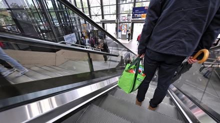 Wieder im Einsatz: Neue Rolltreppe im Hauptbahnhof Potsdam.