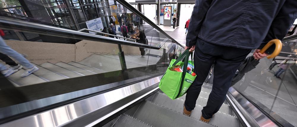 Wieder im Einsatz: Neue Rolltreppe im Hauptbahnhof Potsdam.