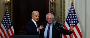 US-Präsident Joe Biden und Senator Bernie Sanders haben die Preispolitik großer Pharmaunternehmen scharf kritisiert. Überzogene Preise könnten das US-Gesundheitssystem „in den Bankrott treiben“.  