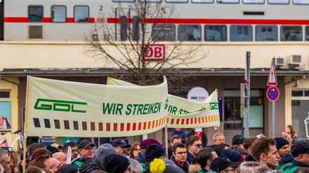Kundgebung am Hauptbahnhof Nürnberg während eines deutschlandweiten Streiks der GDL bei der Deutschen Bundesbahn (Symbolbild)