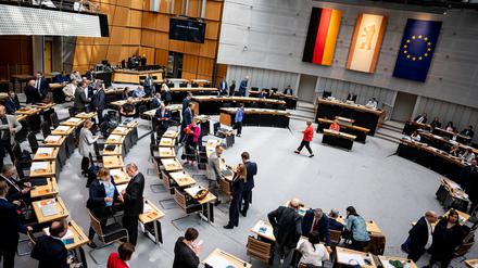ARCHIV - 20.06.2024, Berlin: Das Abgeordnetenhaus soll die Mitglieder der neuen Enquete-Kommission wählen. (zu dpa: «CDU und SPD für ein Verbot des Hamas-Dreiecks») Foto: Fabian Sommer/dpa +++ dpa-Bildfunk +++
