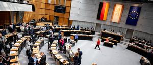 ARCHIV - 20.06.2024, Berlin: Das Abgeordnetenhaus soll die Mitglieder der neuen Enquete-Kommission wählen. (zu dpa: «CDU und SPD für ein Verbot des Hamas-Dreiecks») Foto: Fabian Sommer/dpa +++ dpa-Bildfunk +++