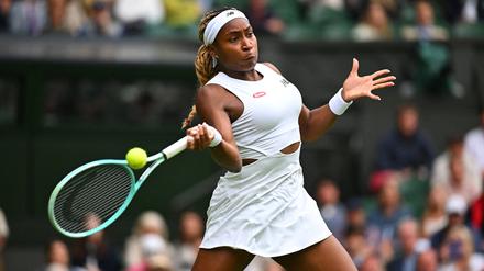 Coco Gauff gewinnt ihr erstes Match gegen Carolin Dolehide deutlich in zwei Sätzen