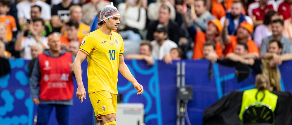 Ianis Hagi spielte im Achtelfinale für Rumänien gegen die Niederlande mit einem Kopfverband weiter.