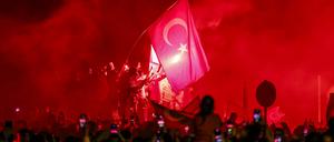 So feierten Fans der Türkei nach dem Einzug ins Viertelfinale.