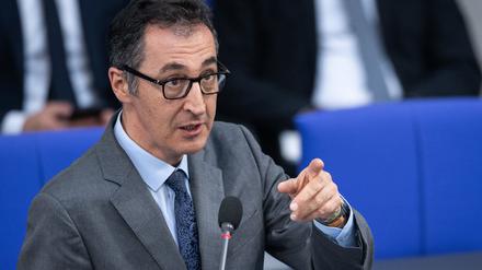 Cem Özdemir (Bündnis 90/Die Grünen), Bundesminister für Ernährung und Landwirtschaft, spricht im Bundestag.