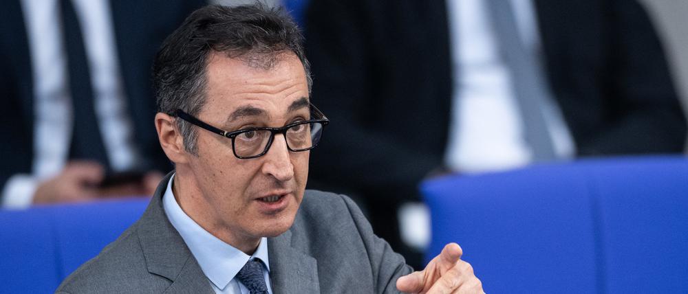 Cem Özdemir (Bündnis 90/Die Grünen), Bundesminister für Ernährung und Landwirtschaft, spricht im Bundestag.