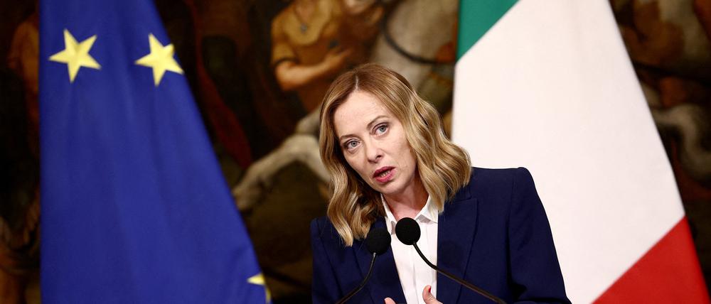 Eine Recherche deckt Rassismus und Antisemitismus in der Jugendorganisation von Italiens Regierungspartei auf. Jetzt hat die Ministerpräsidentin reagiert. Doch ein Wort fehlt.