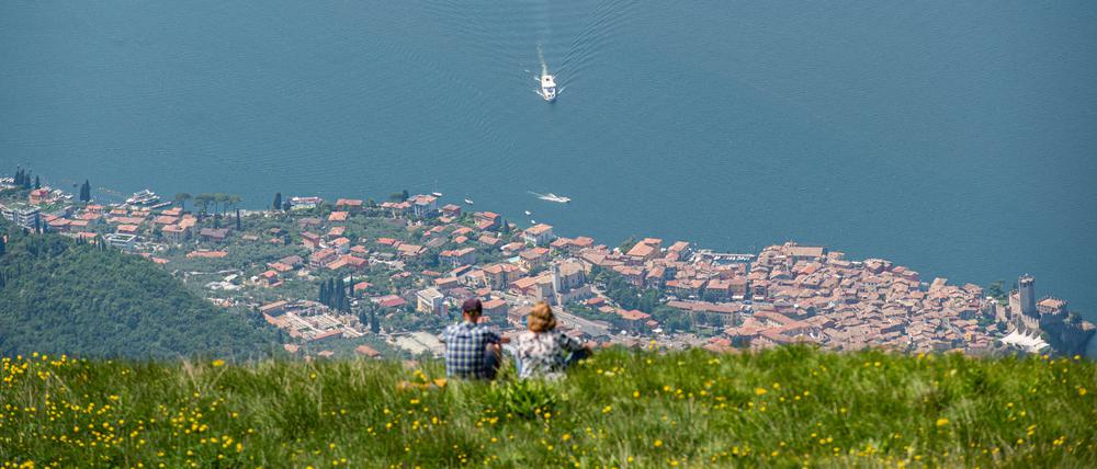 Blick vom Berg Monte Baldo auf den Gardasee.