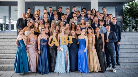 Die Abiturientinnen und Abiturienten des Babelsberger Filmgymnasiums. 