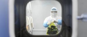 Blick in ein Hochsicherheitslabor in Wuhan kurz nach Ausbruchs der Corona-Pandemie.