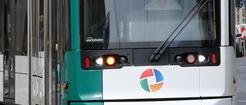 Ein Potsdamer Tram wurde durch Steinwürfe beschädigt.