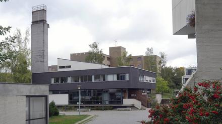 Das Verwaltungsgebäude im Studentendorf Schlachtensee: Rechts davon liegt das Gemeinschaftshaus H14.