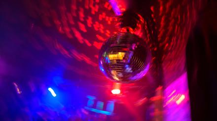 Tanz unter der Discokugel