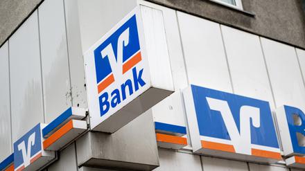 Das Logo einer Volksbank-Filiale. 