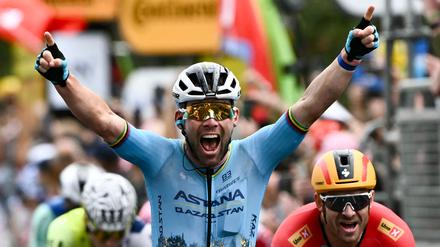 Ein typisches Motiv: Mark Cavendish bejubelt einen Etappensieg.