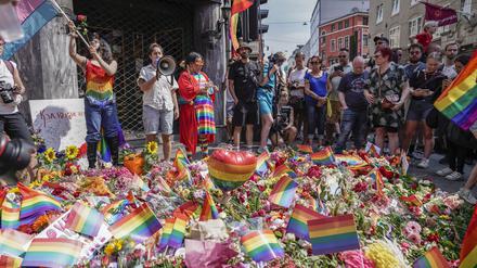 Der tödliche Angriff kurz vor einer geplanten Pride-Parade hatte Norwegen in Schock versetzt. Nun erhält der Täter die Höchststrafe. Medien sprechen von einem historischen Urteil.