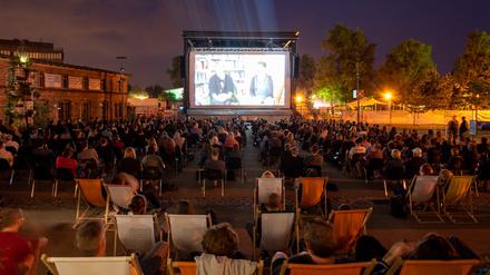 Gemütliche Atmosphäre im Freiluftkino im Waschhaus Potsdam