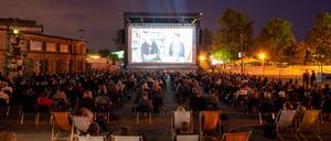 Gemütliche Atmosphäre im Freiluftkino im Waschhaus Potsdam