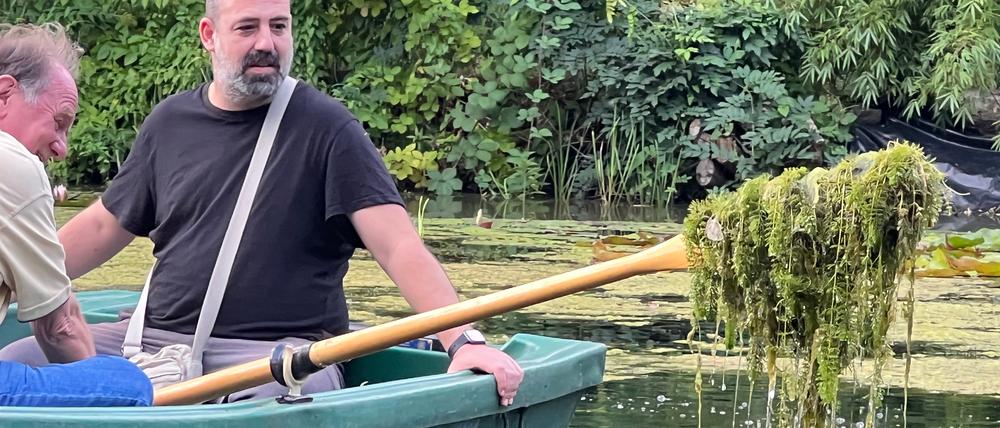 Zehlendorfer Waldsee: Bootstour auf dem Zehlendorfer Waldsee: Jetzt hat der Senat die Mittel für die Entschlammung zugesagt. 