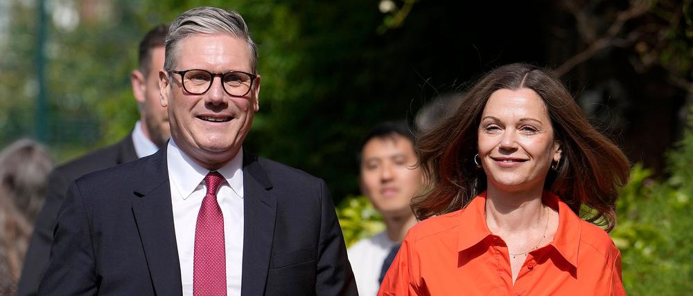 Wahlsieger Keir Starmer mit seiner Frau Victoria.