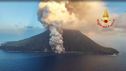Aus Sorge vor einem schweren Ausbruch des Vulkans Stromboli gilt Alarmstufe rot. 