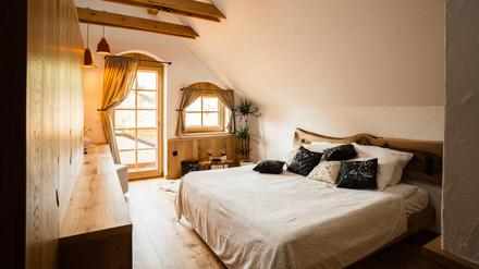 Hotelzimmer in einem Gasthaus.